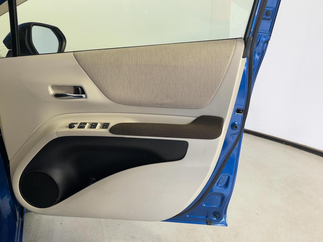 Photo '15' of Toyota Sienta