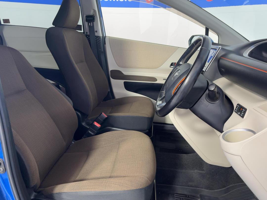 Photo '16' of Toyota Sienta