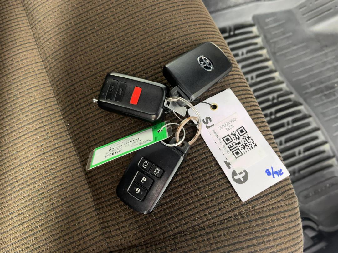 Photo '22' of Toyota Sienta