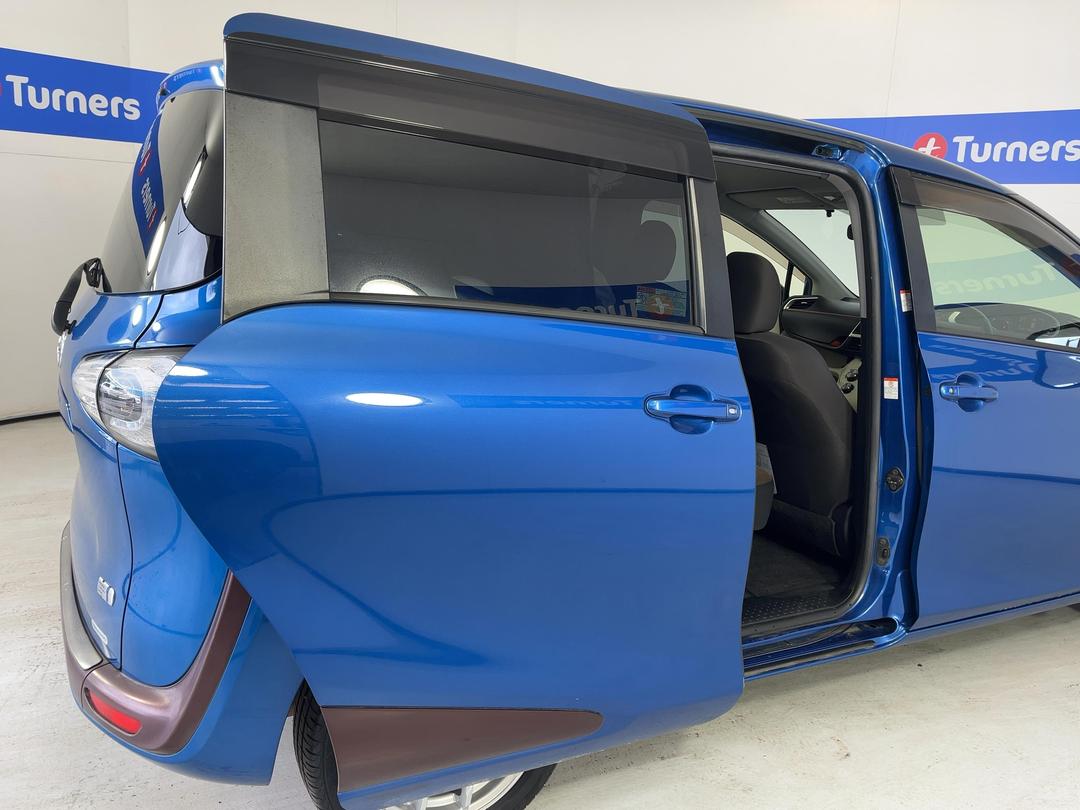 Photo '19' of Toyota Sienta