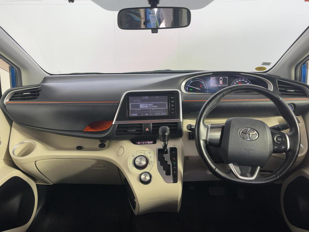 Photo '17' of Toyota Sienta