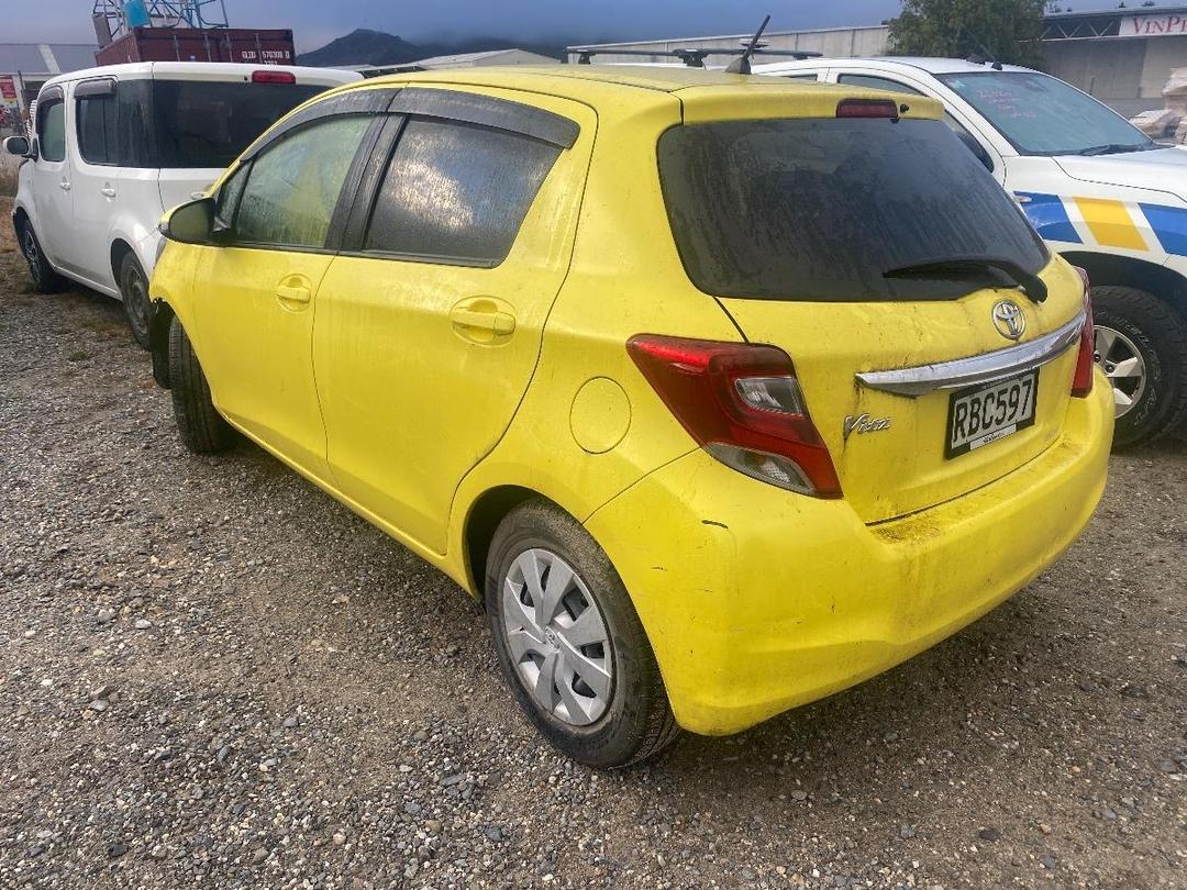 Photo '4' of Toyota Vitz