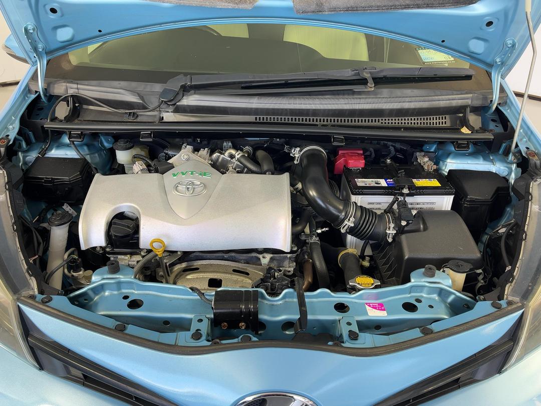 Photo '13' of Toyota Vitz