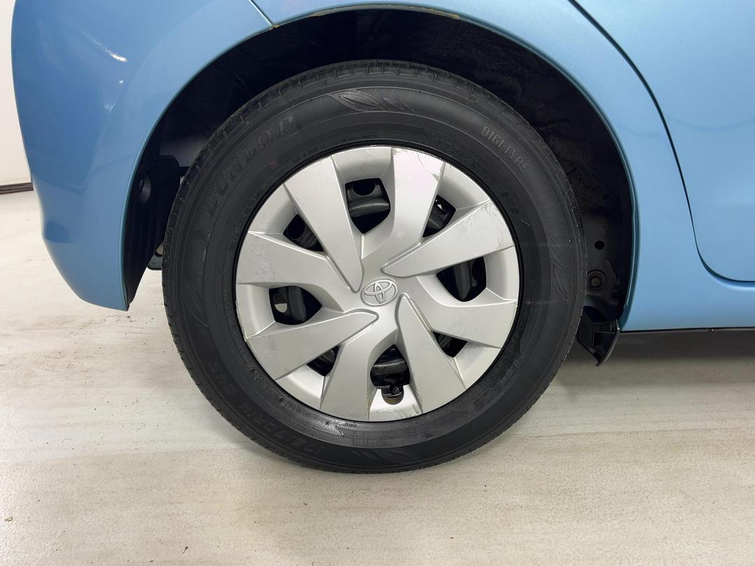 Photo '12' of Toyota Vitz