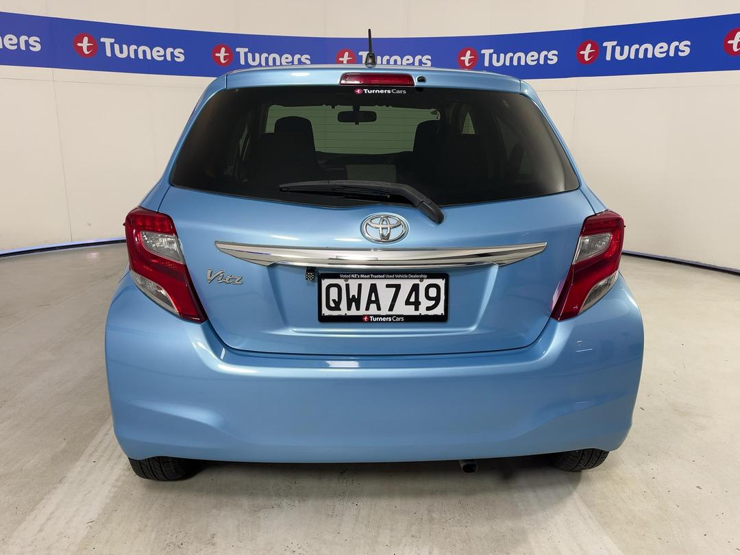 Photo '6' of Toyota Vitz