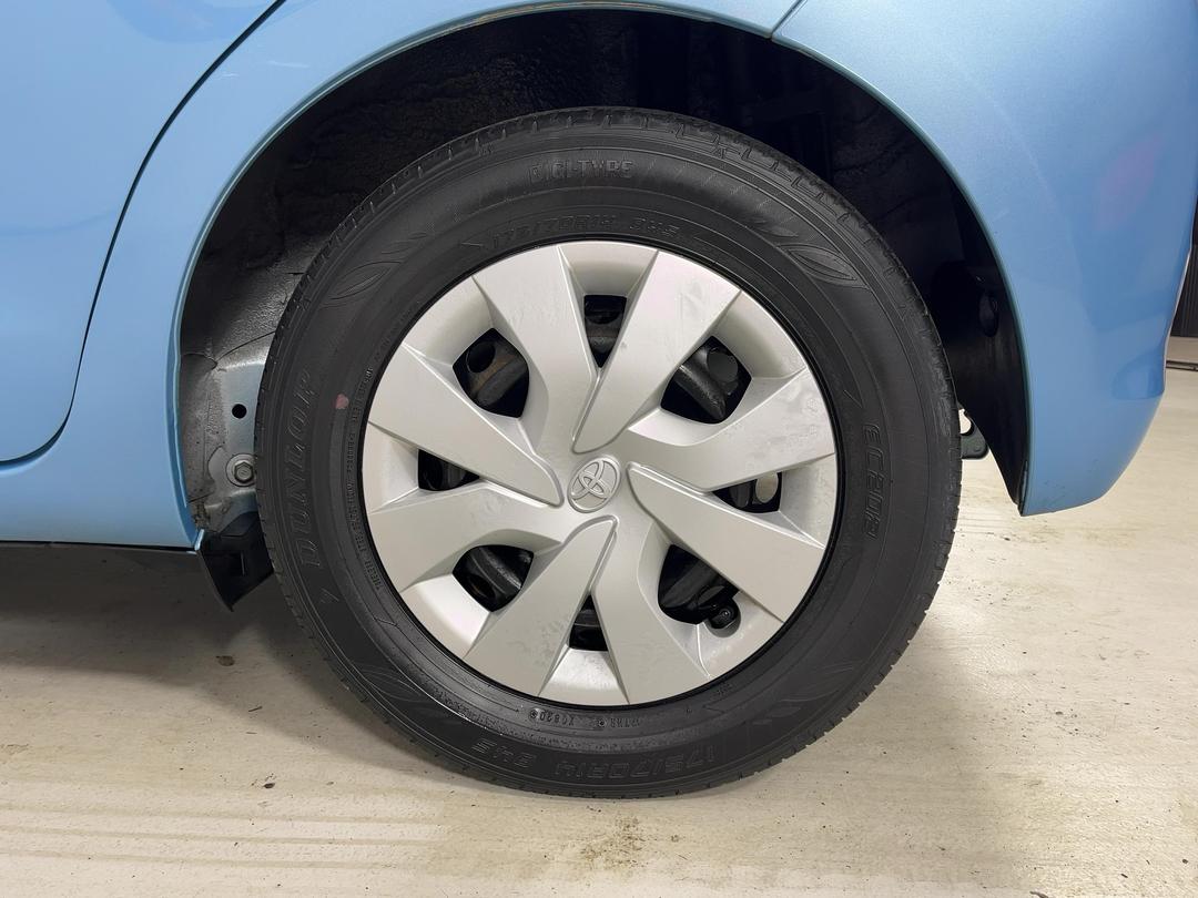 Photo '11' of Toyota Vitz