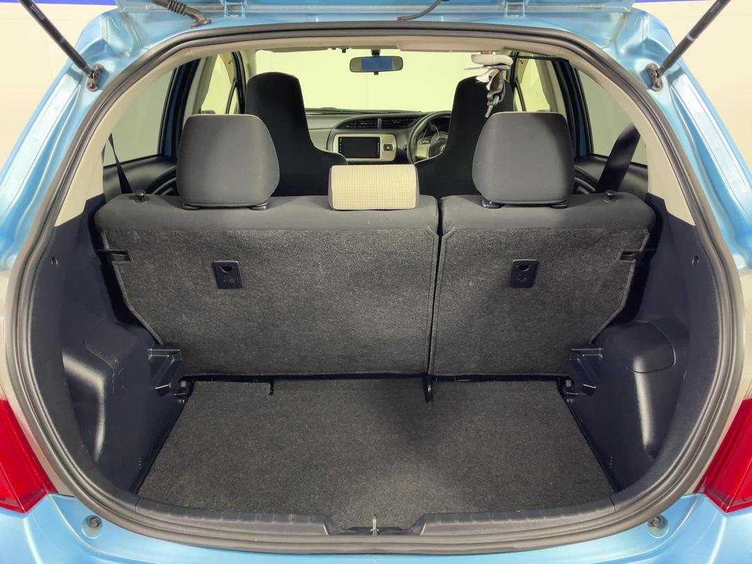 Photo '14' of Toyota Vitz