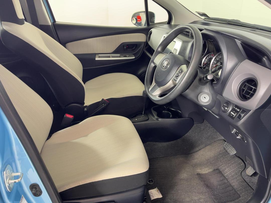 Photo '16' of Toyota Vitz