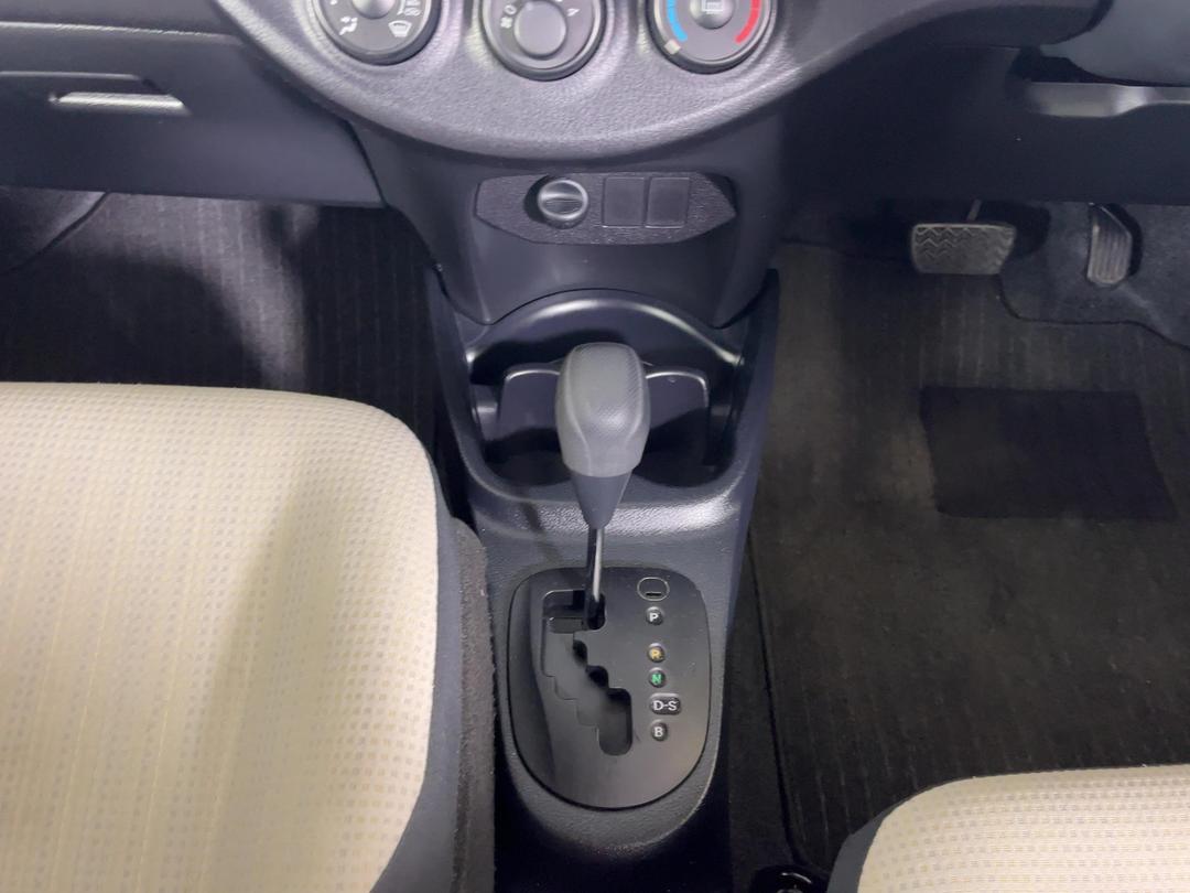 Photo '18' of Toyota Vitz