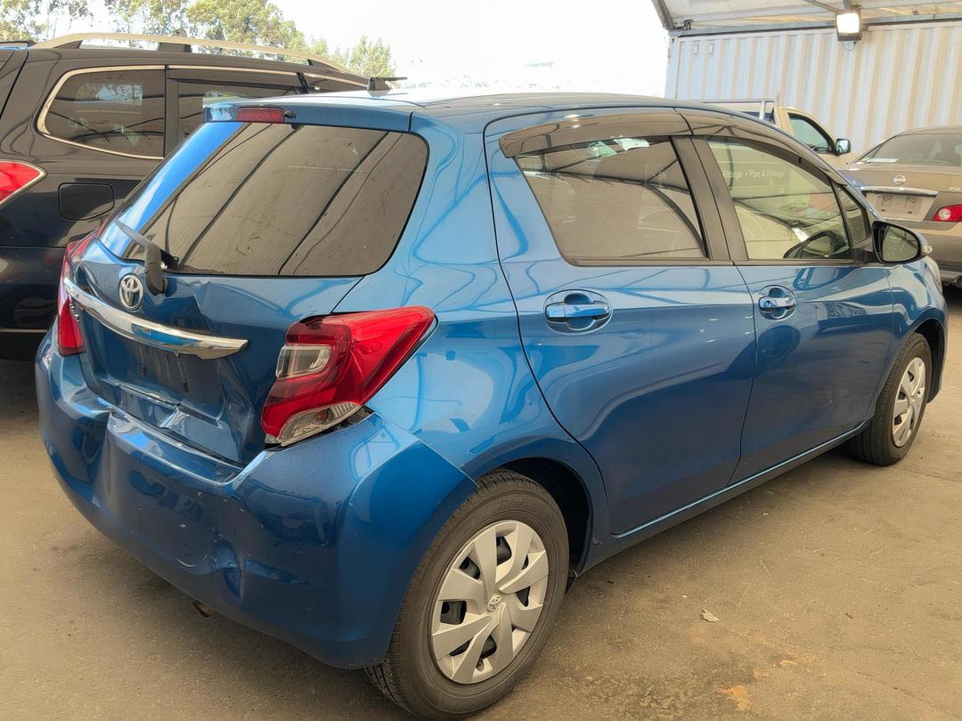 Photo '3' of Toyota Vitz Photo '3' of Toyota Vitz