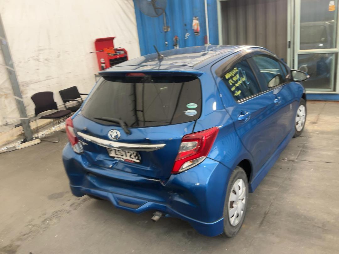 Photo '10' of Toyota Vitz Photo '10' of Toyota Vitz
