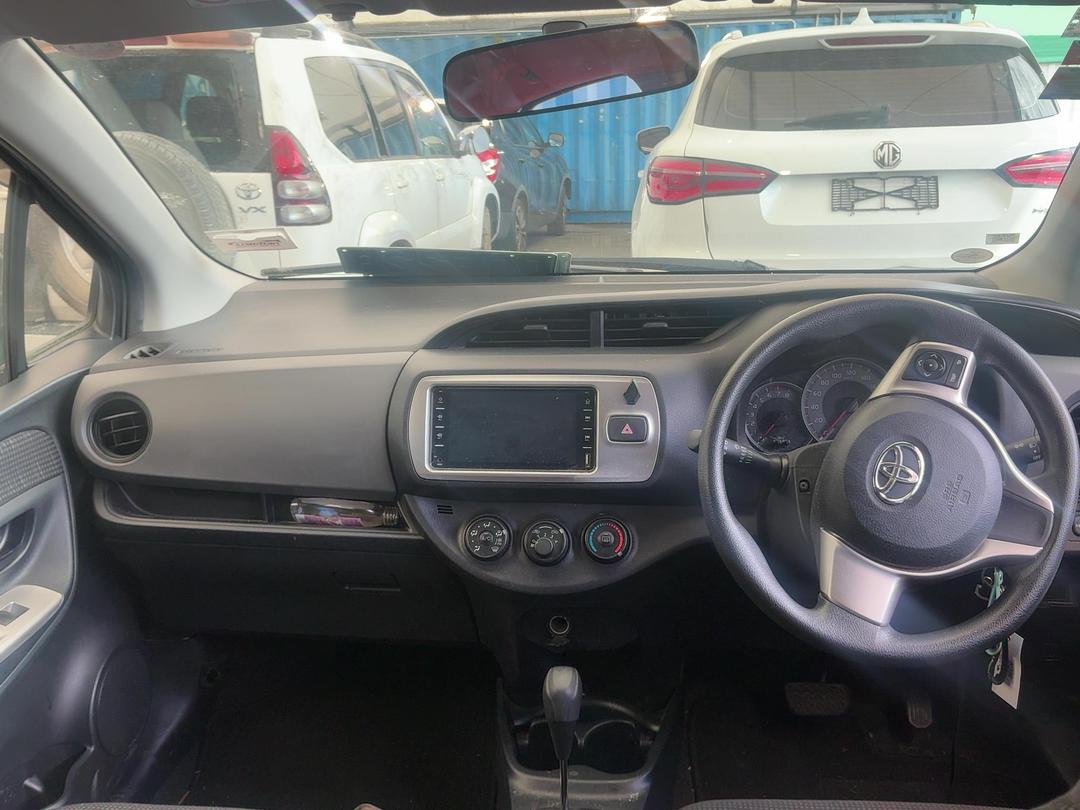 Photo '10' of Toyota Vitz