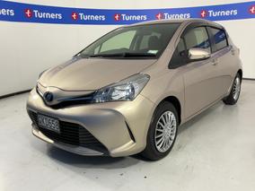 Photo '4' of Toyota Vitz