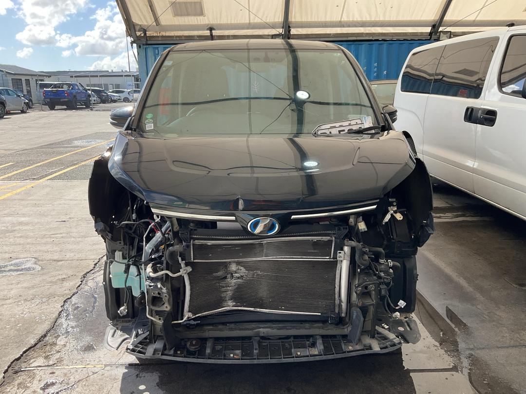 Photo '2' of Toyota Voxy