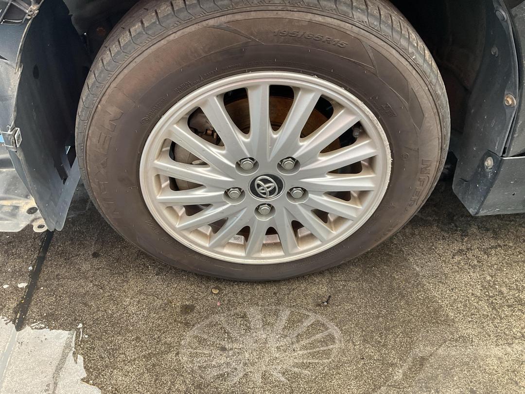 Photo '4' of Toyota Voxy