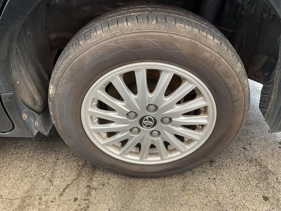 Photo '6' of Toyota Voxy