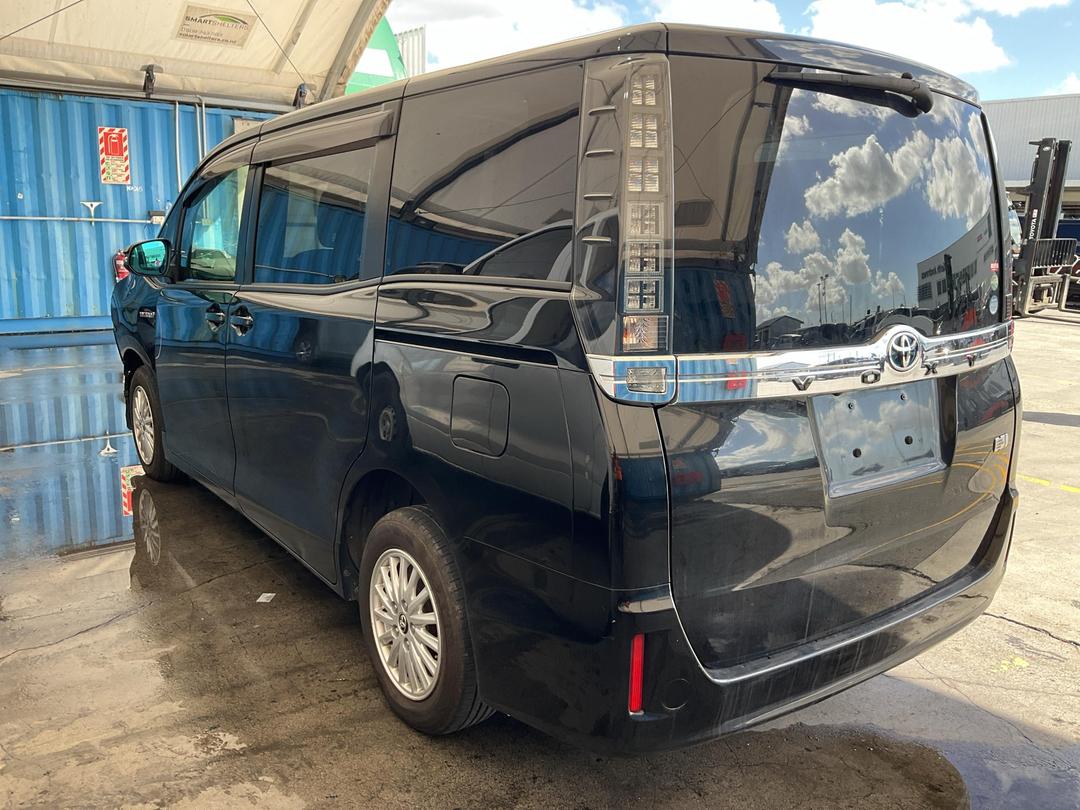 Photo '7' of Toyota Voxy