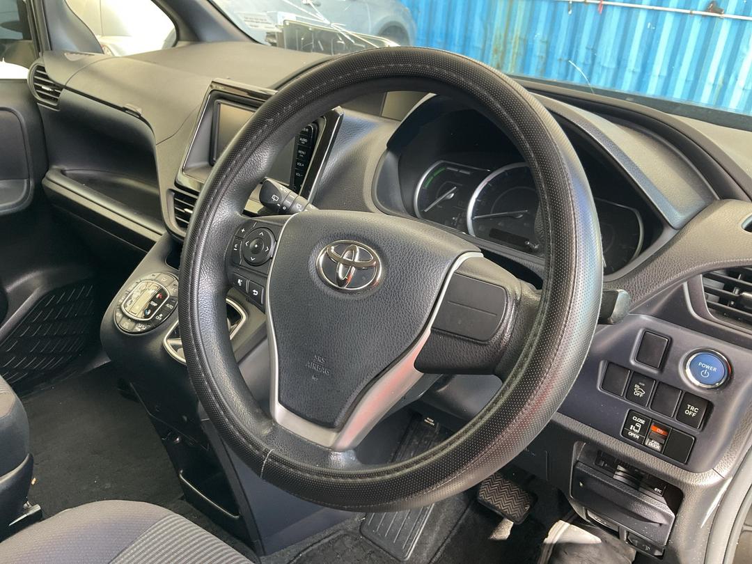 Photo '15' of Toyota Voxy