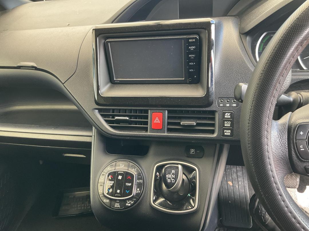 Photo '16' of Toyota Voxy