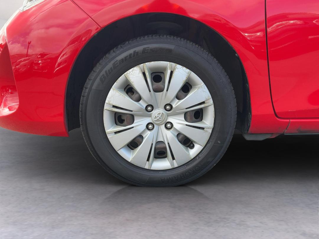 Photo '10' of Toyota Yaris