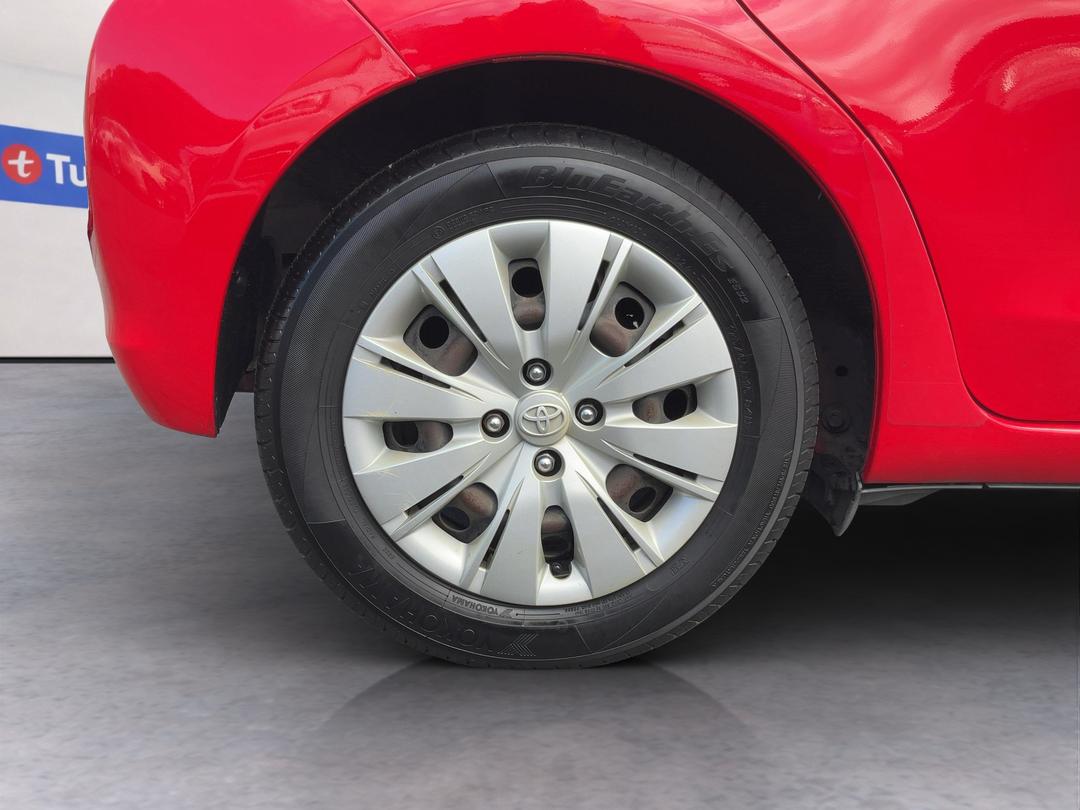 Photo '12' of Toyota Yaris