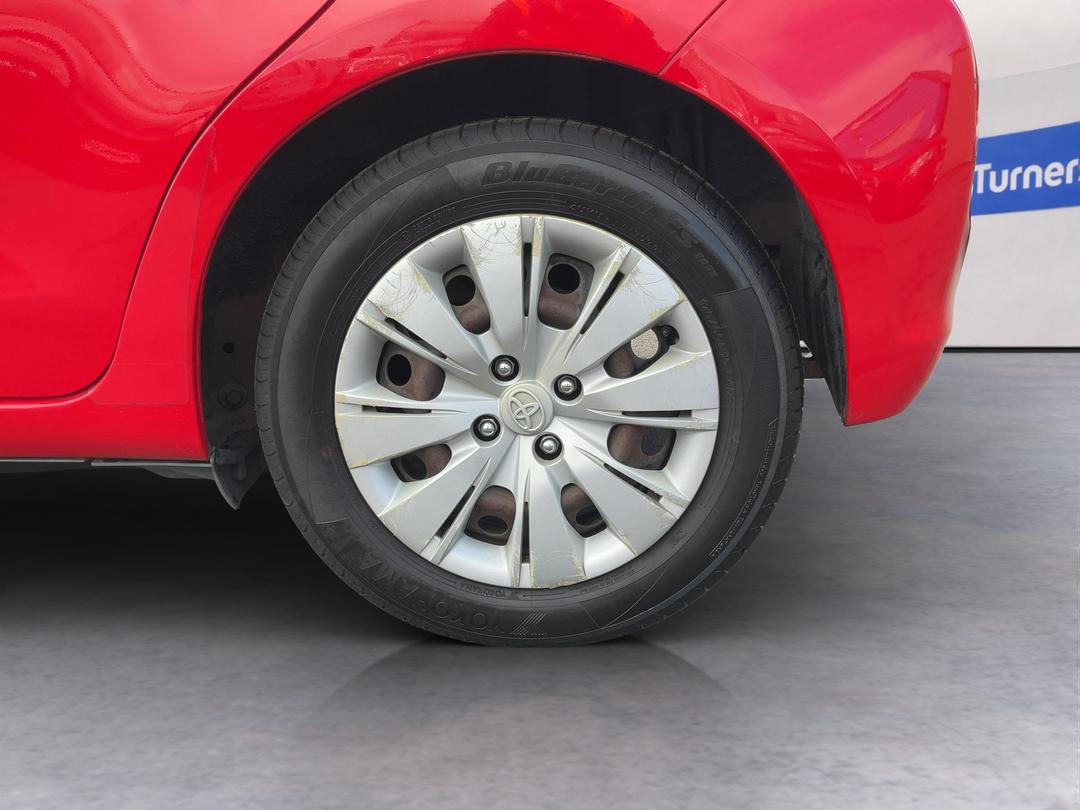 Photo '11' of Toyota Yaris