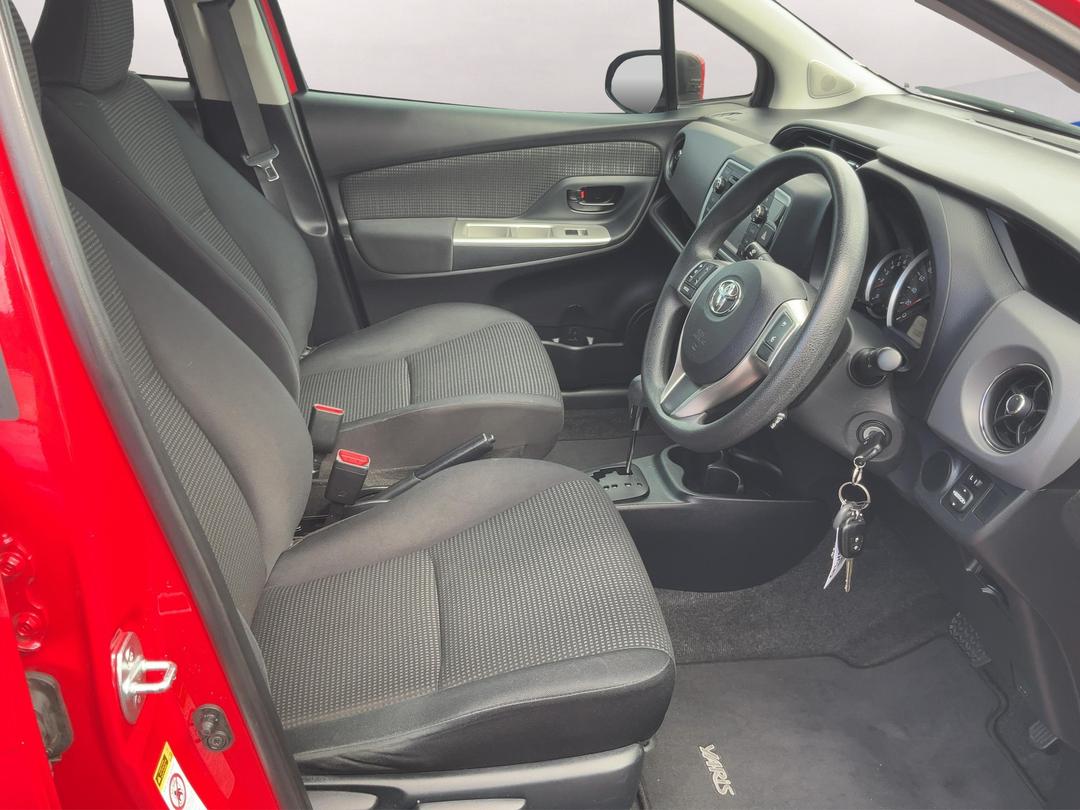Photo '16' of Toyota Yaris