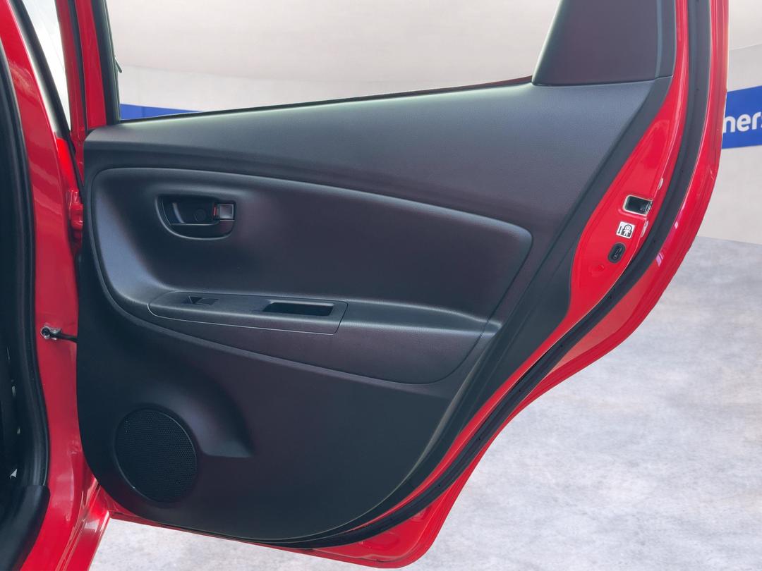 Photo '19' of Toyota Yaris