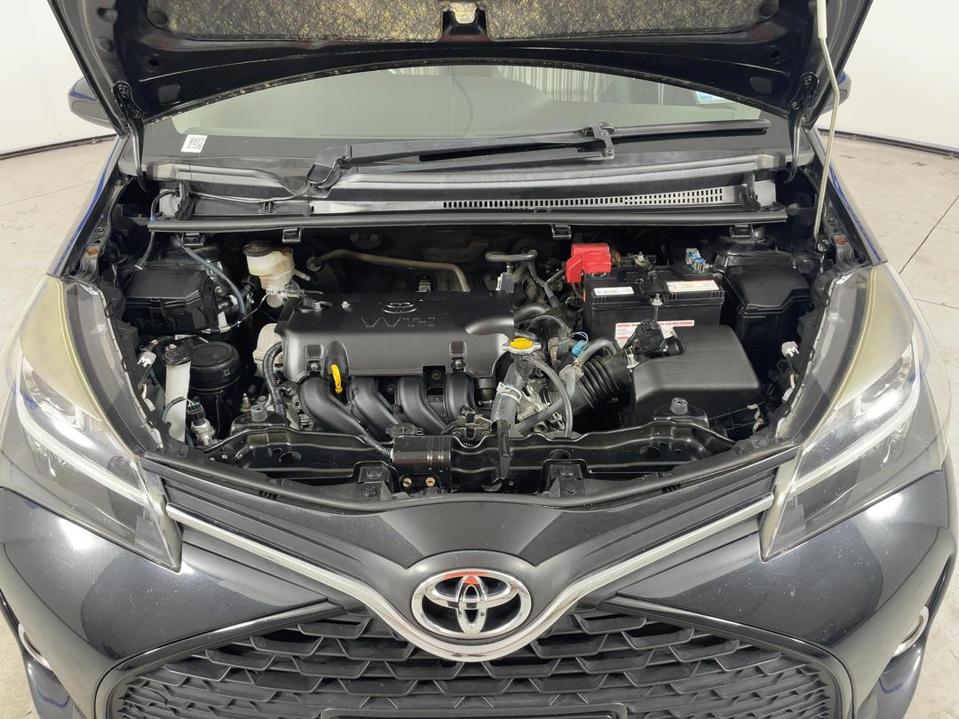 Photo '13' of Toyota Yaris