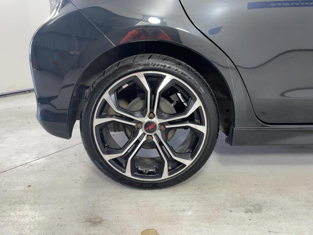 Photo '12' of Toyota Yaris