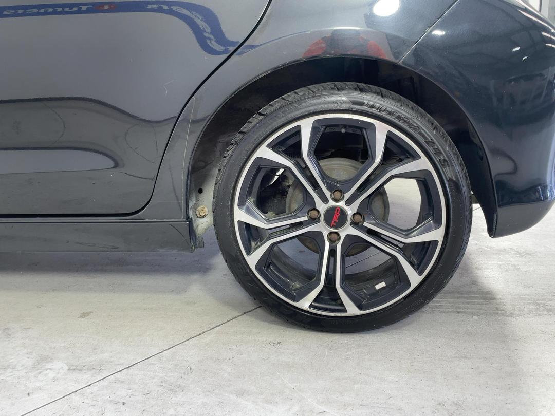 Photo '11' of Toyota Yaris