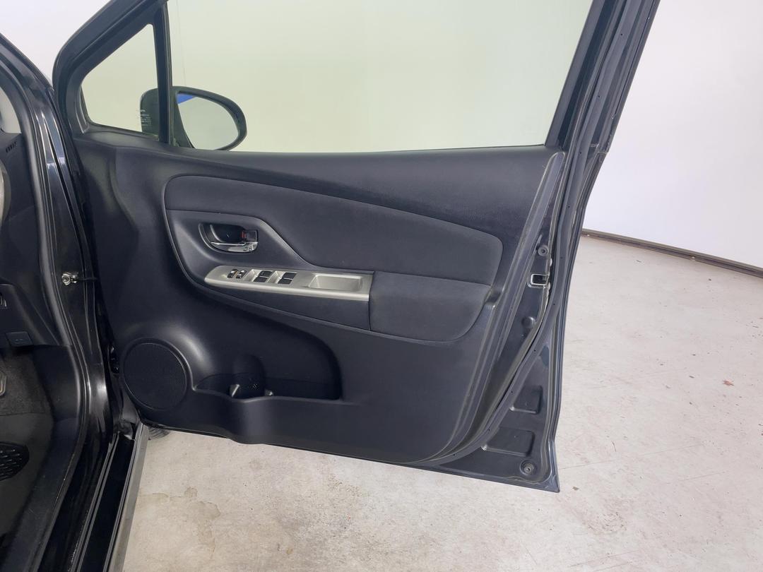 Photo '15' of Toyota Yaris