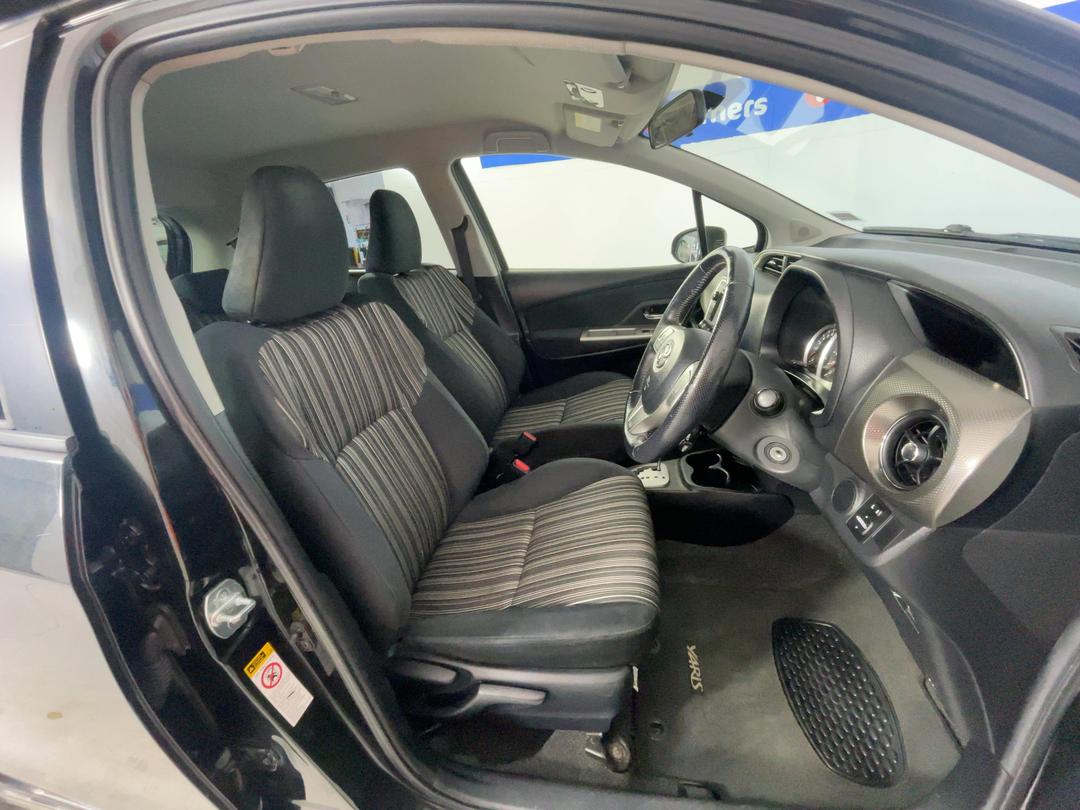 Photo '16' of Toyota Yaris