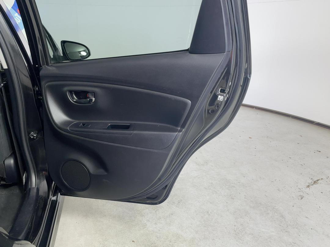 Photo '19' of Toyota Yaris