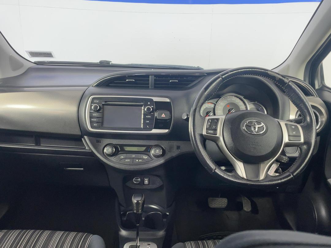 Photo '17' of Toyota Yaris