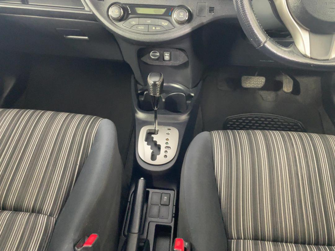 Photo '18' of Toyota Yaris