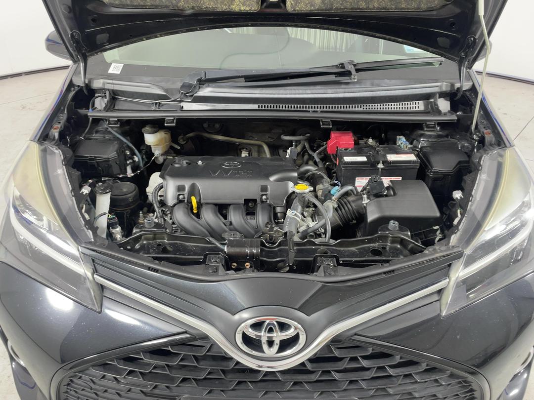 Photo '13' of Toyota Yaris