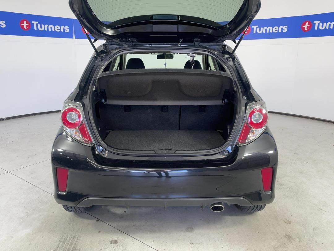 Photo '14' of Toyota Yaris