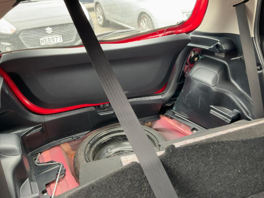Photo '6' of Toyota Yaris SX