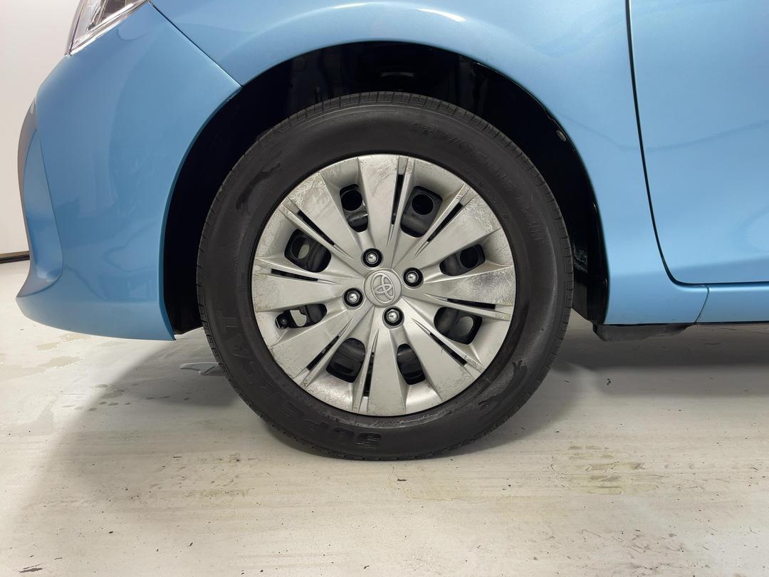 Photo '10' of Toyota Yaris