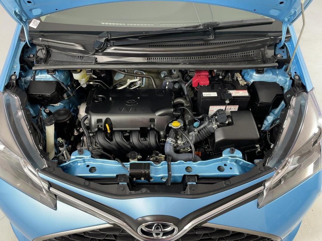 Photo '13' of Toyota Yaris