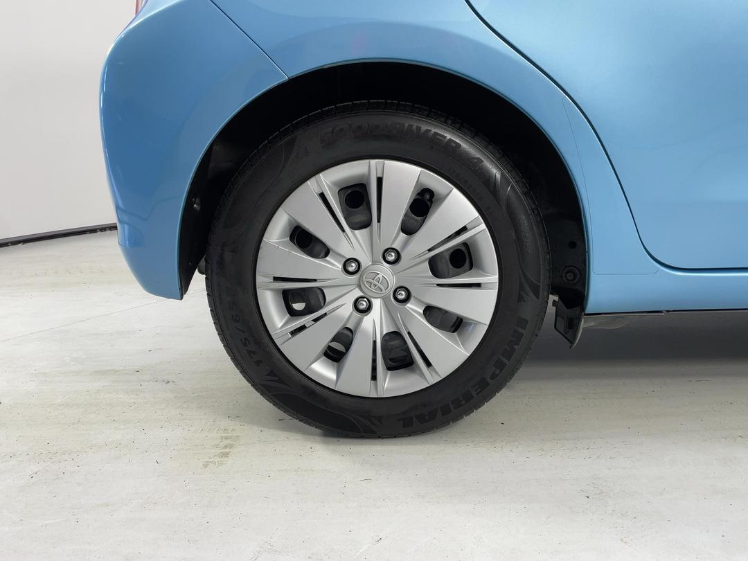 Photo '12' of Toyota Yaris