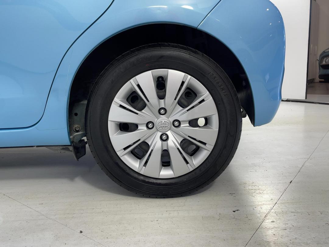 Photo '11' of Toyota Yaris