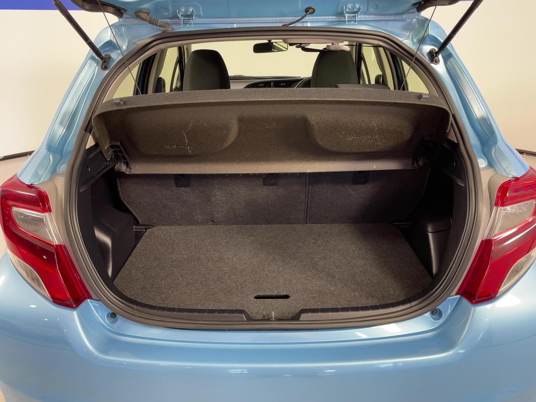 Photo '14' of Toyota Yaris