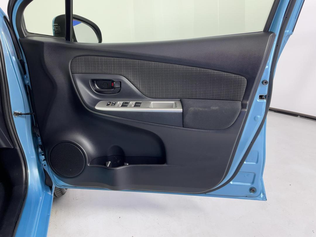 Photo '15' of Toyota Yaris