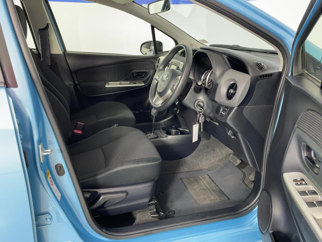 Photo '16' of Toyota Yaris