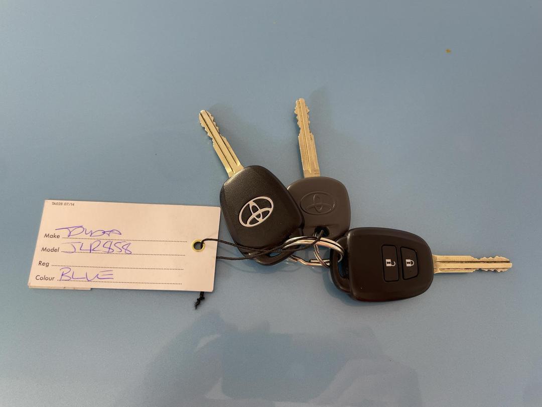 Photo '22' of Toyota Yaris