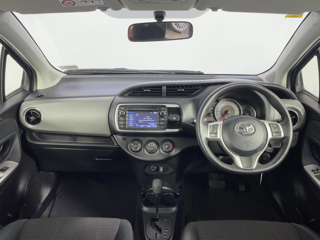 Photo '17' of Toyota Yaris