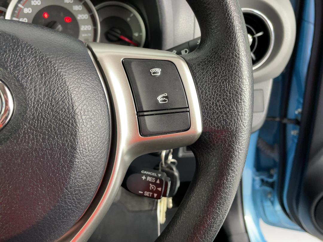 Photo '24' of Toyota Yaris