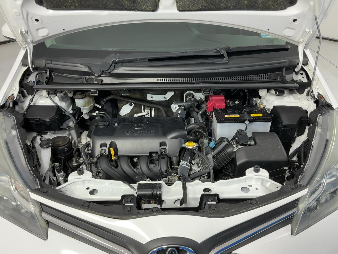 Photo '13' of Toyota Yaris